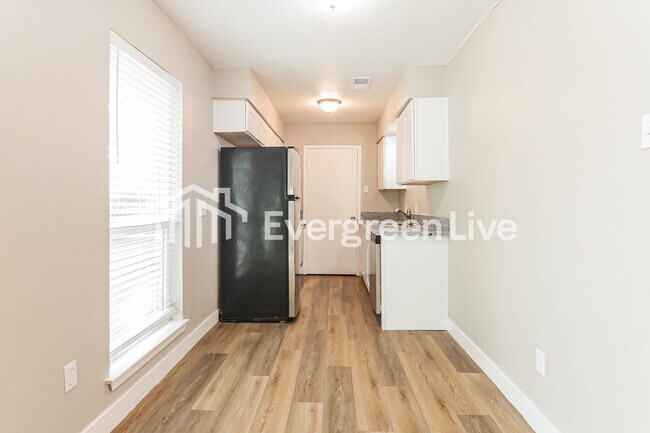 Foto del edificio - 816 Jack St