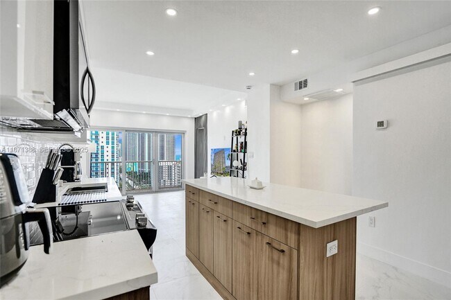 Foto del edificio - 1985 S Ocean Dr