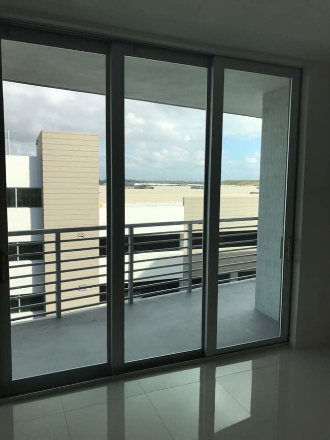 Foto del edificio - 7875 NW 107th Ave