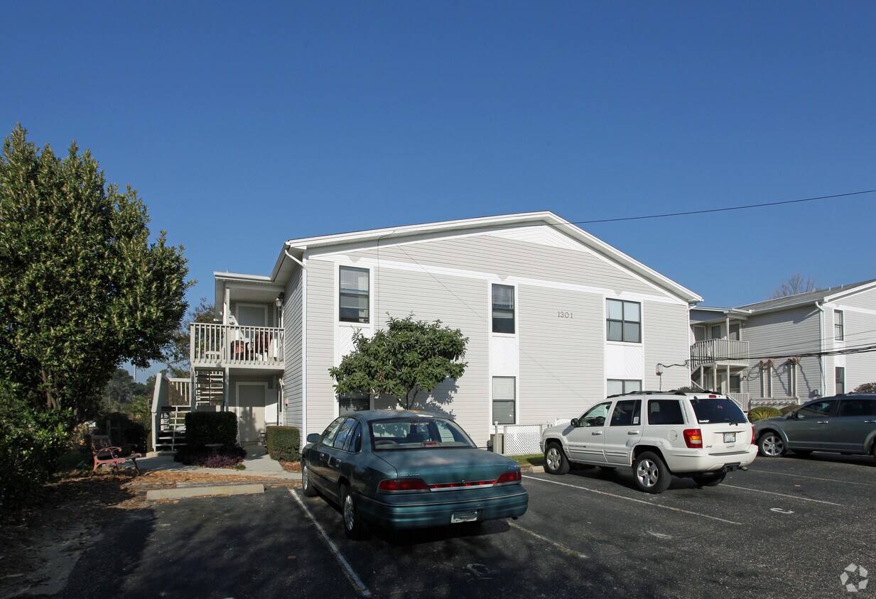 1301 Redwood Ln, Gulf Breeze, FL 32563 Apartments in Gulf Breeze, FL