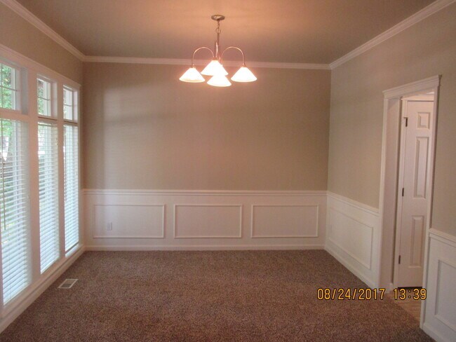 Building Photo - 4 Bedroom Home in Hobble Creek!