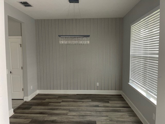 Building Photo - 1085 Lakeside Ests Dr