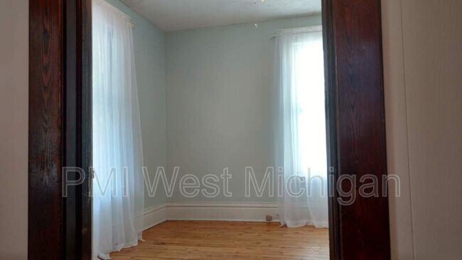 Foto del edificio - 946 Pine Ave NW