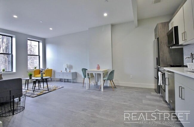 Foto del edificio - Giant 1 BED in Bushwick!