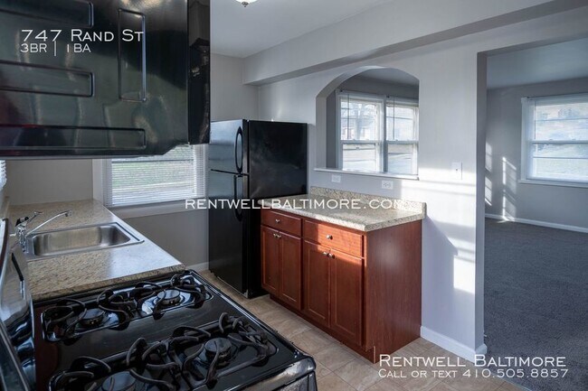 Building Photo - 3 Bed 1 Bath *SF HOME*| $1225 | 747 Rand St