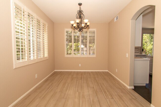 Foto del edificio - Spacious 3 Bed/2.5 Bath in Desirable UTC La Jolla Community of Toscana