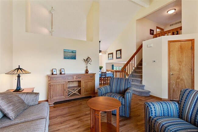 Sala de estar formal - Vista 1 - 13504 Quivas St