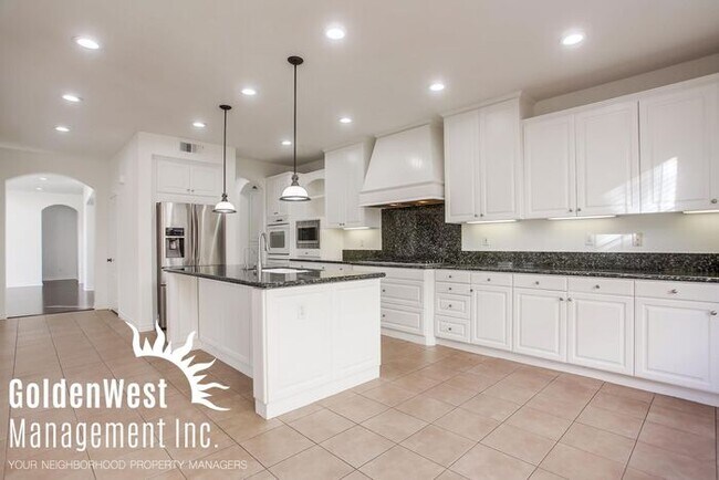 Foto del edificio - Incredible 5Bdm 4.5Ba Home in Beautiful Ne...