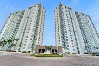 Building Photo - 2681 N Flamingo Rd