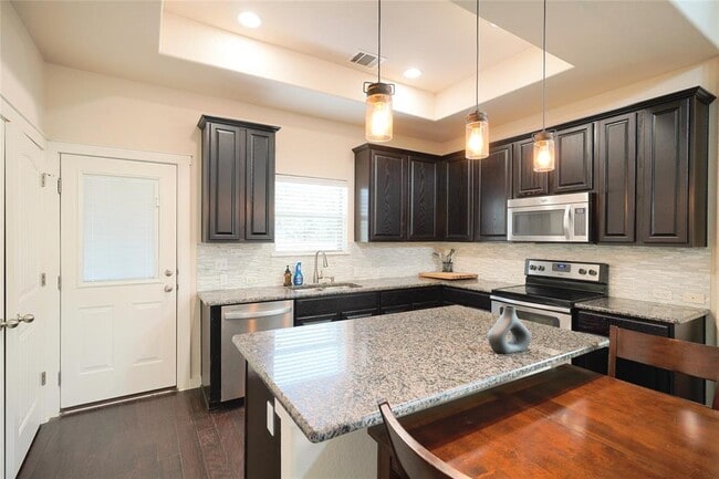 Building Photo - 16104 Travesia Way