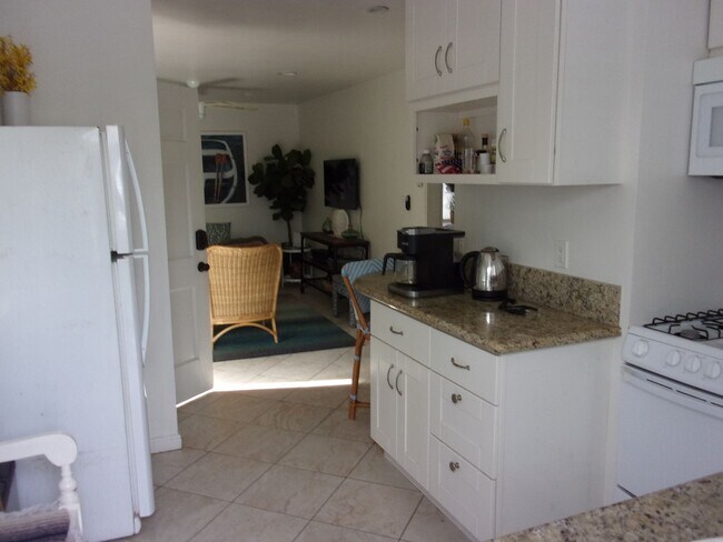 Building Photo - 2x1 short term rental 9mos Sept 1st, 2024-...