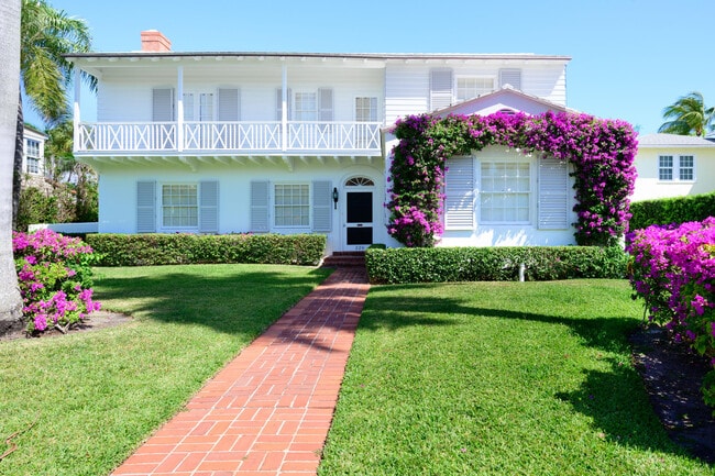 Foto del edificio - 229 Pendleton Ave