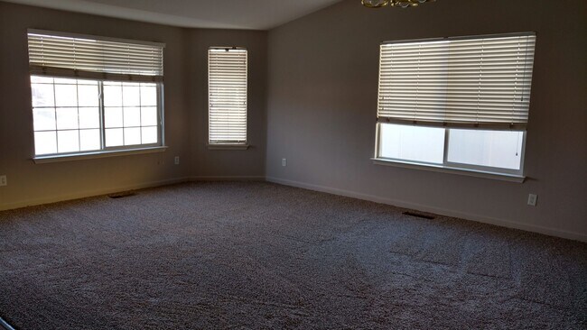 Foto del edificio - Spacious 4 Bedroom Home in Fernley with 3-Car Garage & Expansive Backyard