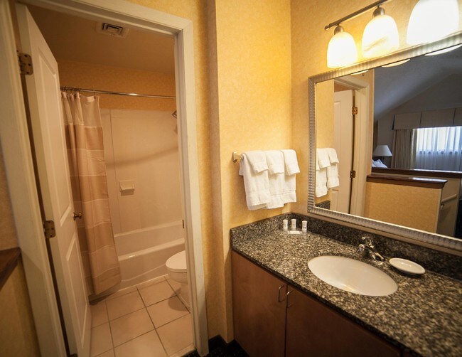 The Glen Luxury Townhomes Apartments Glendale, WI