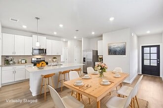 Building Photo - 6717 Chinapkin Oak Ln