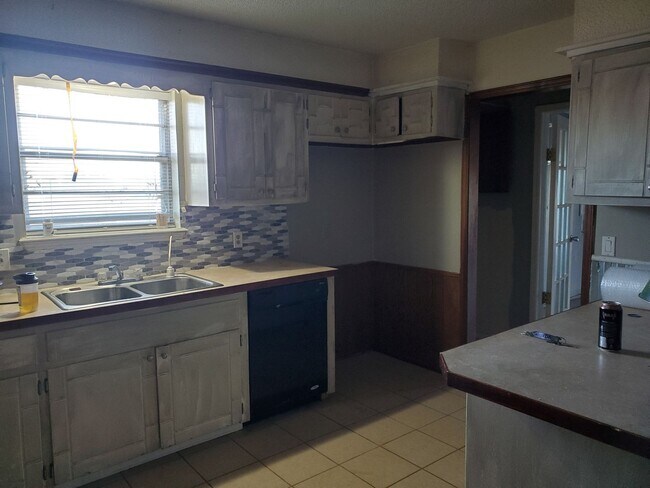 Foto del edificio - Newly updated 5 acre mini-ranch in Chandle...