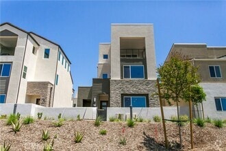 Building Photo - 612 Chinon