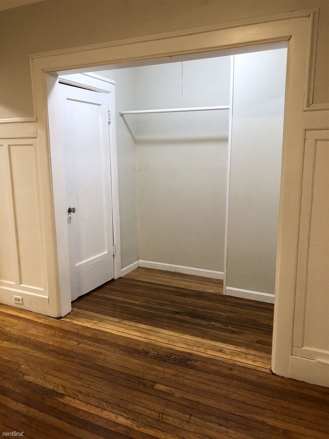 Building Photo - 3 br, 1 bath  - 21 Park Vale Ave #1