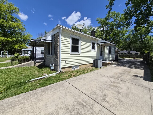 Foto del edificio - 3707 N Riley Ave