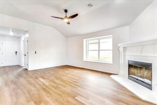 Building Photo - 9905 Summerhill Ln