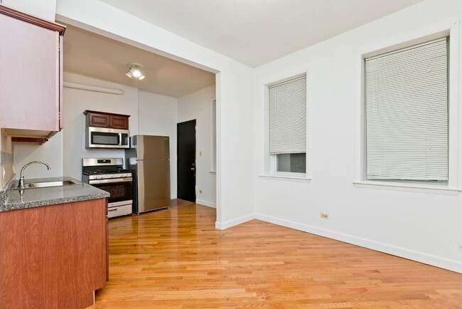 Building Photo - 301 S Halsted St