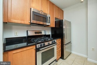 Building Photo - 851 N Glebe Rd