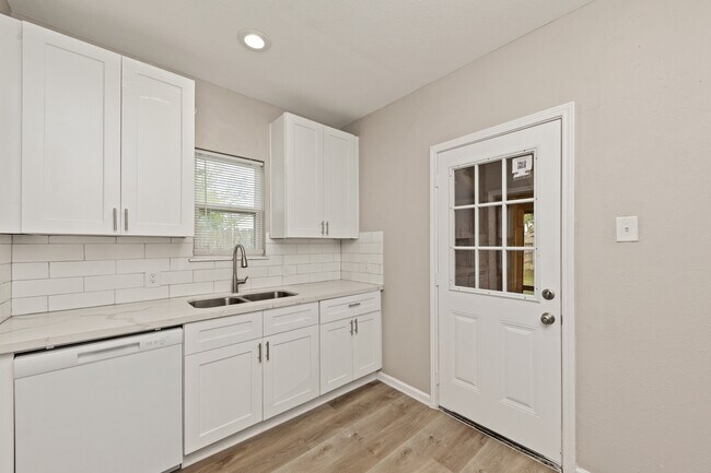 Building Photo - 1113 8th St