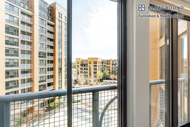 Building Photo - 3444 Fairfax Dr