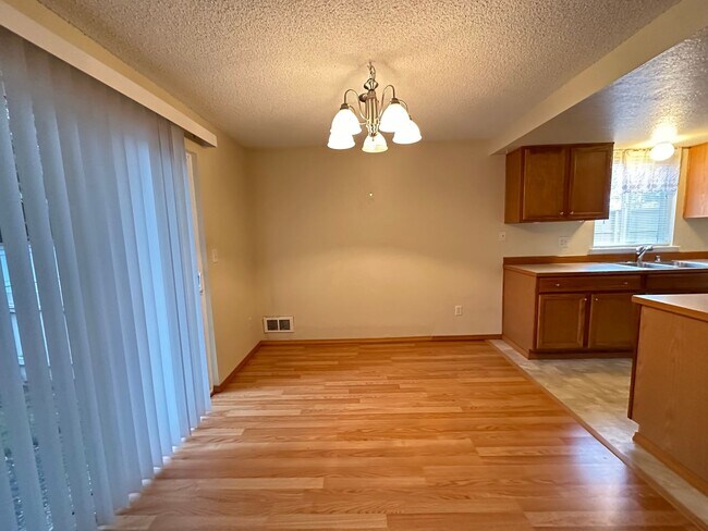 Foto del edificio - 2 Bedroom Condo in Lake Stevens!