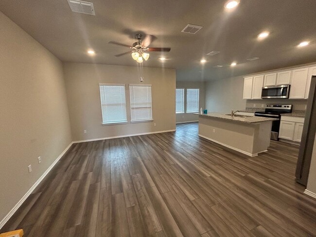 Building Photo - Newer Build Lorena Home