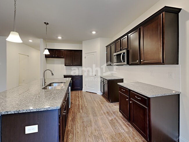 Foto del edificio - 1300 Ashlyn Ct