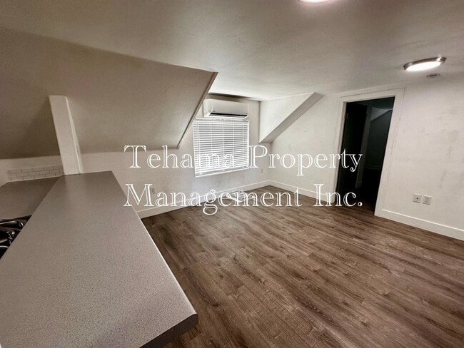 Building Photo - Upstairs ADU Alley house in downtown Red Bluff