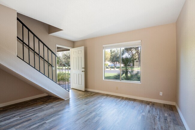 Building Photo - 448 Tava Ln