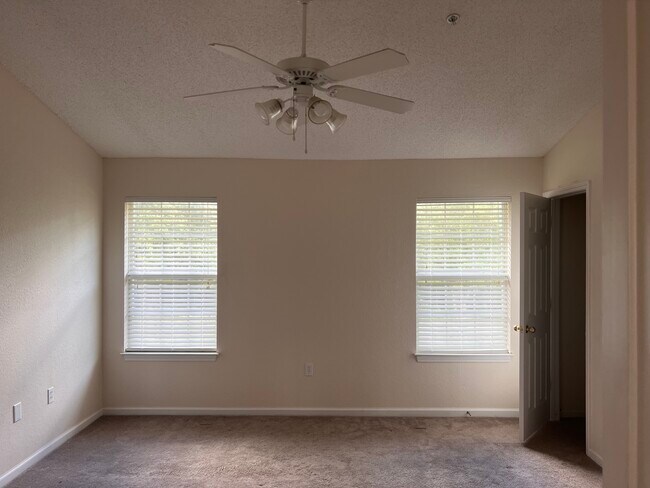 Foto del edificio - 240 Swaying Pine Ct