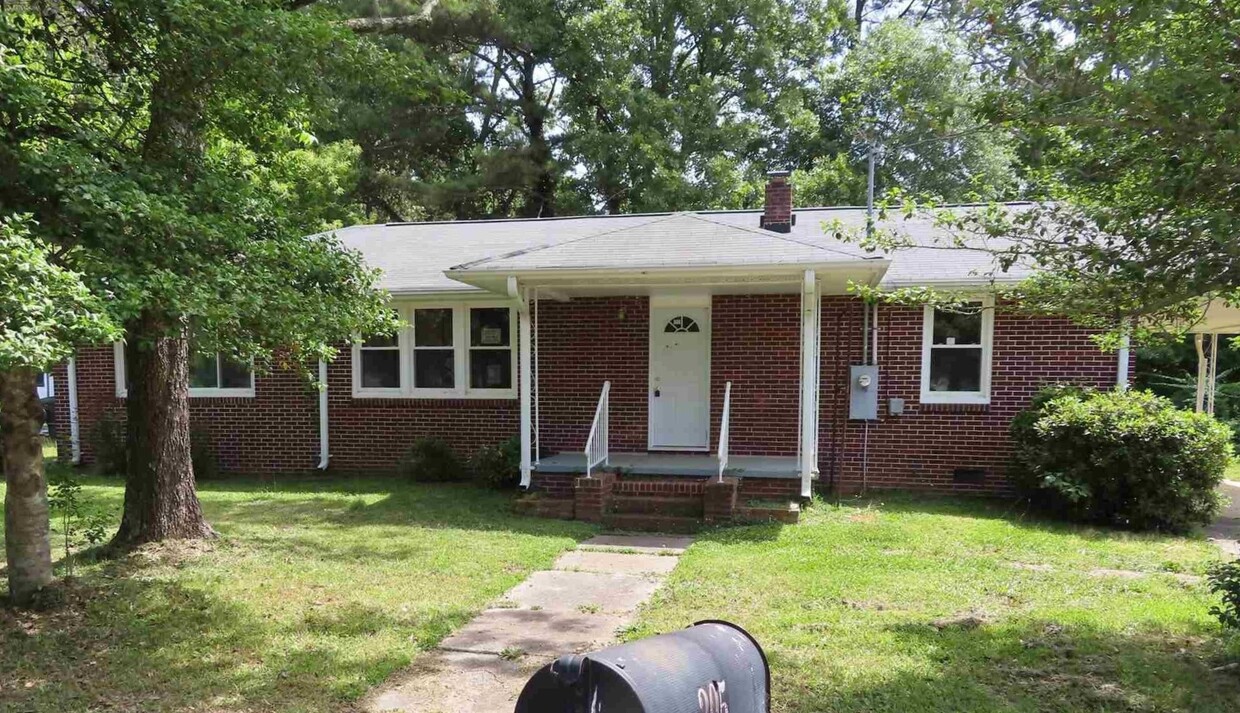 Primary Photo - 305 Hilltop Ln