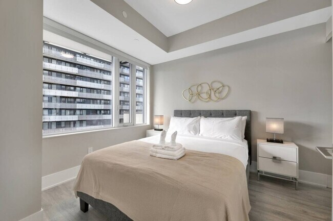 Building Photo - 470 Front St W