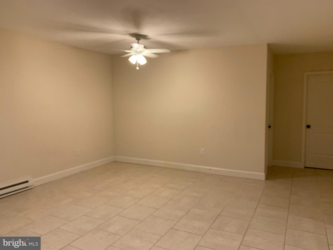 Foto principal - 107 E Lancaster Ave