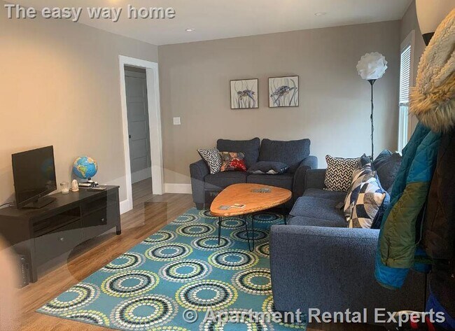 Building Photo - Winter Hill 2+ Bedroom  - In Unit Laundry