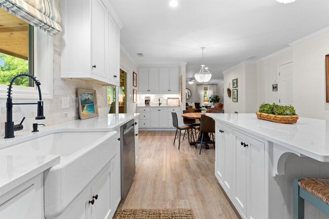 Building Photo - 241 E River Bend Dr