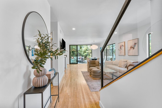 Building Photo - 4006 Milaca Pl