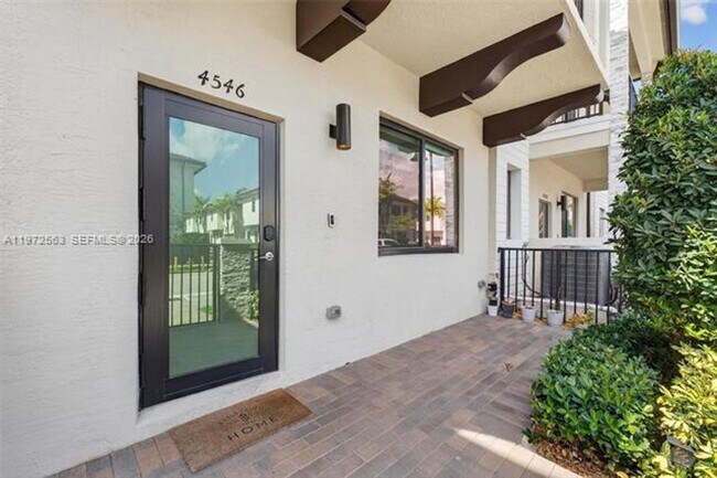 Foto del edificio - 4546 NW 83rd Ave