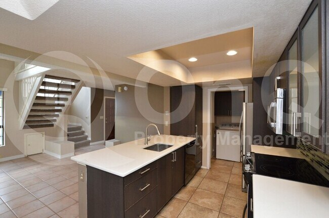 Building Photo - 5054 E Siesta Dr