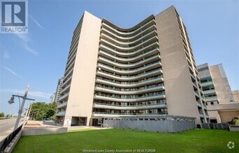 Building Photo - 111 Riverside Dr E