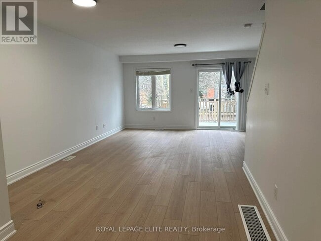 Building Photo - 350 Dundas St S