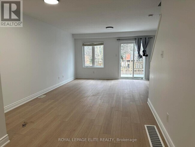 Photo du bâtiment - 350 Dundas St S