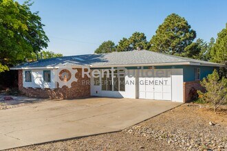 Building Photo - 4725 Westridge Pl NE