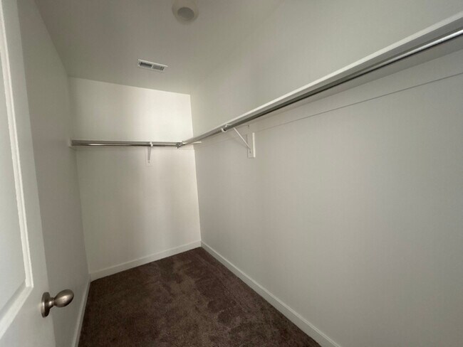 Foto del edificio - 1783 E Fall St