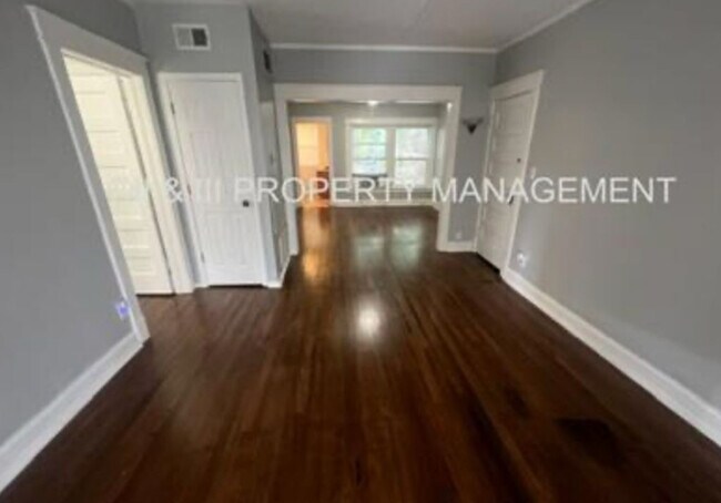 Foto del edificio - 215 W 37th St
