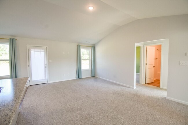 Building Photo - 3 Bedroom 2 Bathroom- No Pets