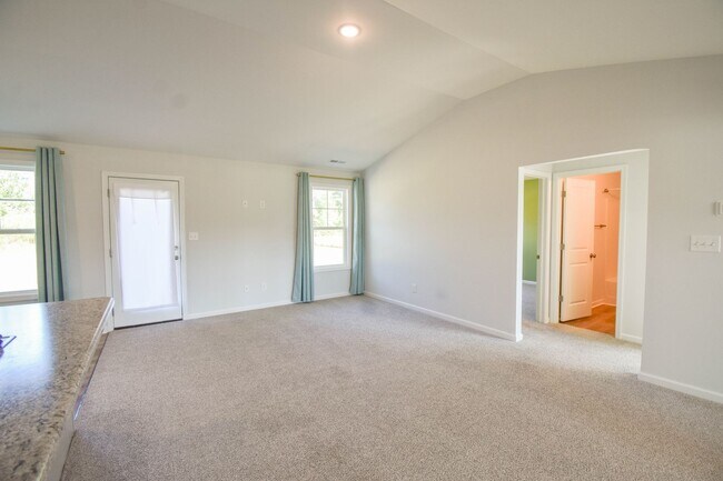 Foto del edificio - 3 Bedroom 2 Bathroom- No Pets
